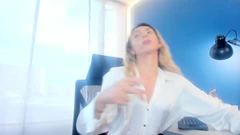 Snapshot of victoria_badgal chatting on 11-17-25, 08:25 Victoria online show from 11-17-25, 08:25