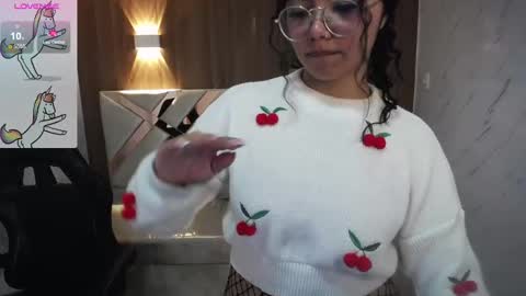 victoria_castillo_b online show from 10-25-25, 03:03