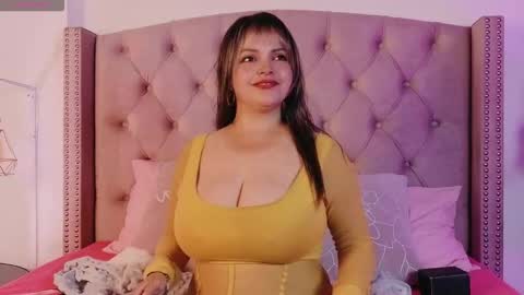 victoria_cherry_ online show from 12-15-25, 11:25