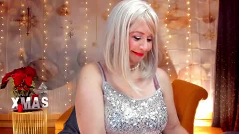 diorvictoria9 online show from 12-08-24, 06:39