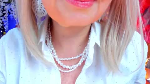 diorvictoria9 online show from 02-13-25, 07:42