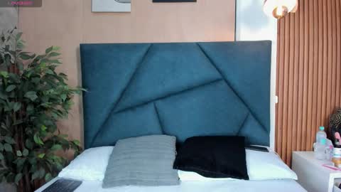 Victoria Harris online show from 11-11-25, 12:38