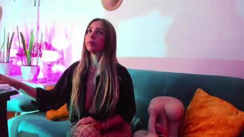 Victoria  online show from 01-14-25, 08:04