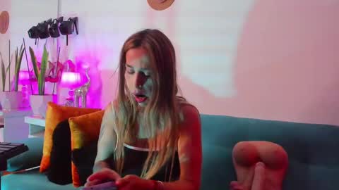 Victoria  online show from 01-31-25, 06:25