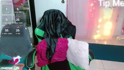 Snapshot of victoria_miler chatting on 10-06-25, 01:58 VICKY online show from 10-06-25, 01:58