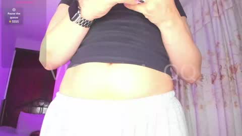 Snapshot of victoria_qq chatting on 01-30-25, 01:22 D A N I online show from 01-30-25, 01:22