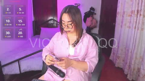 Snapshot of victoria_qq chatting on 02-01-25, 03:30 D A N I online show from 02-01-25, 03:30