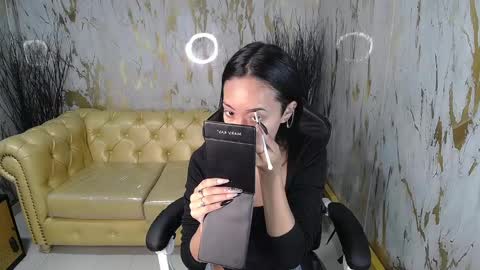 Victoria  online show from 01-31-25, 04:17