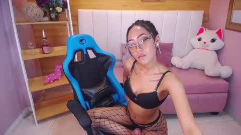 Victoria  online show from 02-14-25, 05:46