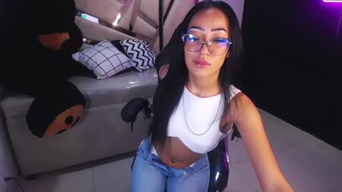 Victoria  online show from 02-25-25, 05:04