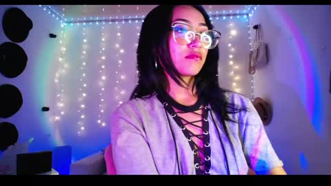 Victoria  online show from 03-09-25, 04:05