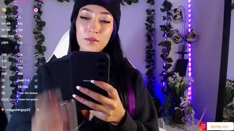 Victoria  online show from 09-19-25, 05:02