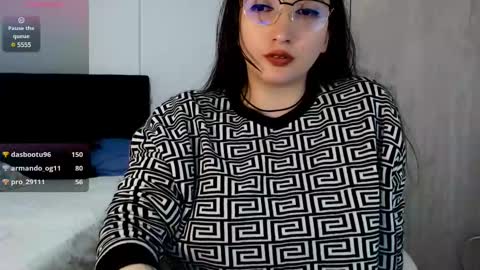 Snapshot of victoria_smile_ chatting on 03-09-25, 11:35 Victoria online show from 03-09-25, 11:35