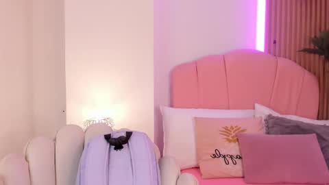 Snapshot of victoria_vallejo chatting on 12-04-25, 11:30 victoria online show from 12-04-25, 11:30