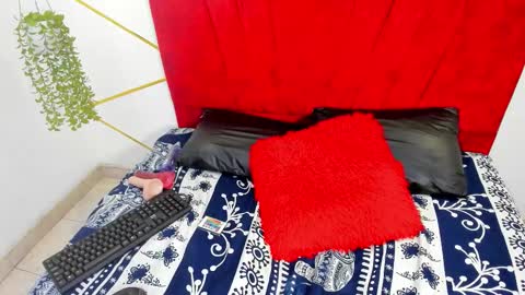 victoriaa_anderson_ online show from 12-19-25, 12:17