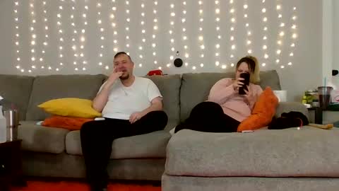 Victoria and Jesse online show from 01-04-25, 07:34