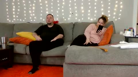 Victoria and Jesse online show from 02-02-25, 03:54