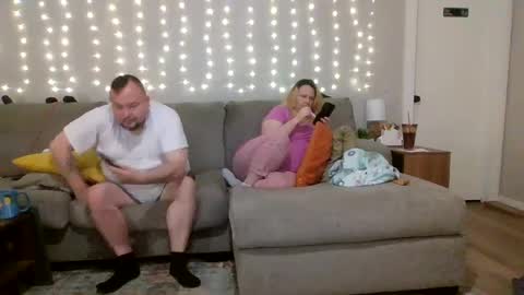 Victoria and Jesse online show from 10-01-25, 03:45