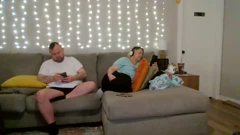 Victoria and Jesse online show from 10-08-25, 08:01