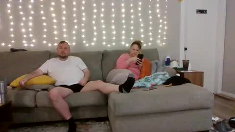 Victoria and Jesse online show from 11-01-25, 01:07