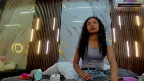 Victoria  online show from 12-14-25, 08:24