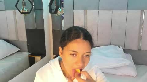 Snapshot of victoriaduarte chatting on 02-13-26, 08:05 Victoria online show from 02-13-26, 08:05