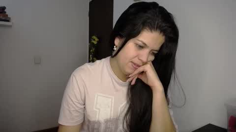 Snapshot of victorialg chatting on 11-21-25, 09:57 victorialg online show from 11-21-25, 09:57