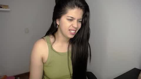 Snapshot of victorialg chatting on 12-15-25, 09:19 victorialg online show from 12-15-25, 09:19