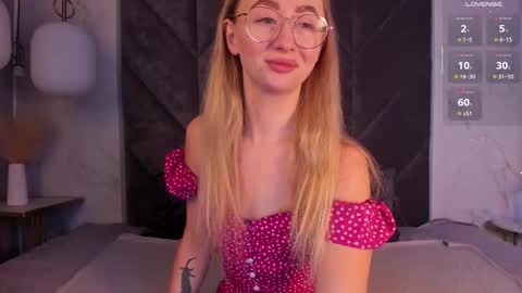 Snapshot of victorialight chatting on 11-20-25, 06:02 Victoria online show from 11-20-25, 06:02