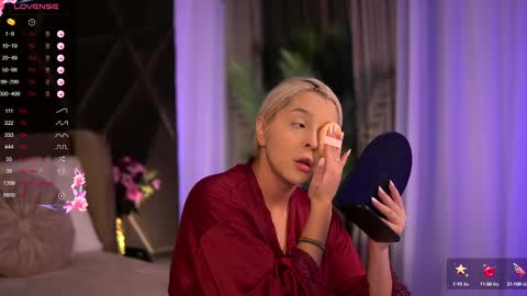 Snapshot of victoriamorrone chatting on 02-22-25, 02:41 Diddy online show from 02-22-25, 02:41