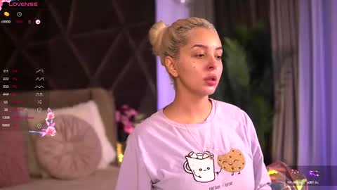 Snapshot of victoriamorrone chatting on 02-23-25, 01:32 Diddy online show from 02-23-25, 01:32