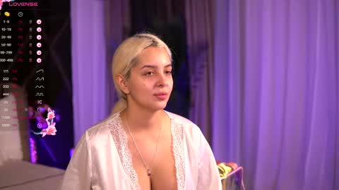 Snapshot of victoriamorrone chatting on 03-06-25, 04:30 Diddy online show from 03-06-25, 04:30