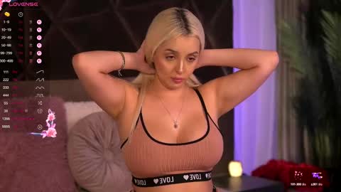 Snapshot of victoriamorrone chatting on 03-06-25, 04:17 Diddy online show from 03-06-25, 04:17