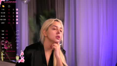 Snapshot of victoriamorrone chatting on 03-10-25, 04:07 Diddy online show from 03-10-25, 04:07