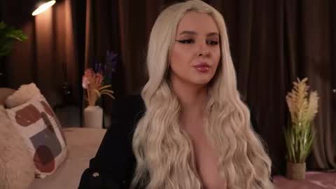 Snapshot of victoriamorrone chatting on 09-27-25, 08:25 Diddy online show from 09-27-25, 08:25