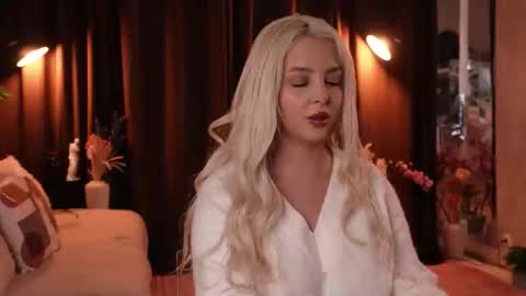 Snapshot of victoriamorrone chatting on 09-30-25, 12:15 Diddy online show from 09-30-25, 12:15