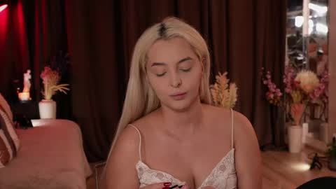 Snapshot of victoriamorrone chatting on 10-06-25, 06:27 Diddy online show from 10-06-25, 06:27