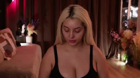 Snapshot of victoriamorrone chatting on 10-23-25, 06:28 Diddy online show from 10-23-25, 06:28