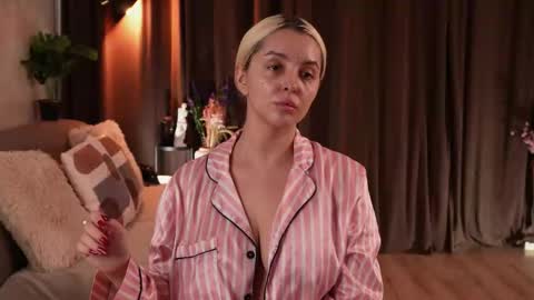 Snapshot of victoriamorrone chatting on 11-03-25, 12:35 Diddy online show from 11-03-25, 12:35