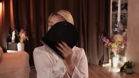 Snapshot of victoriamorrone chatting on 11-05-25, 11:16 Diddy online show from 11-05-25, 11:16