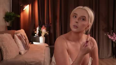 Snapshot of victoriamorrone chatting on 11-14-25, 08:40 Diddy online show from 11-14-25, 08:40