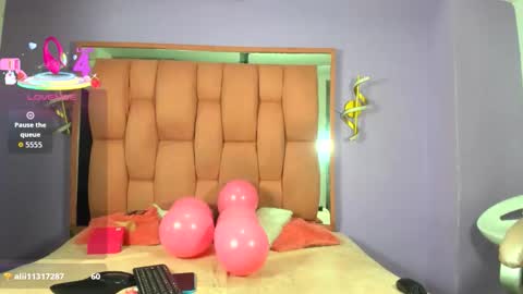 victoriaobey online show from 10-21-25, 04:13