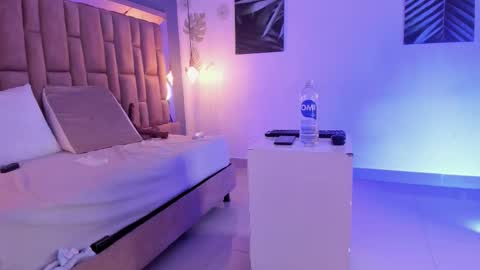 Victoria  online show from 09-19-25, 01:12