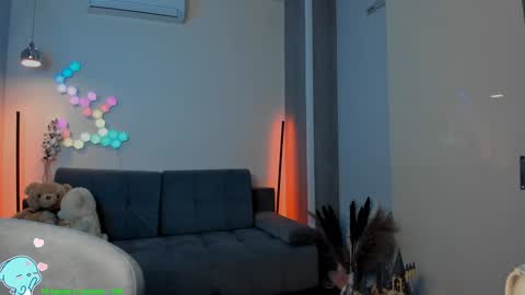 Snapshot of victorias_world chatting on 12-13-24, 06:05 Viktoria online show from 12-13-24, 06:05