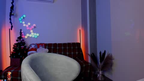 Snapshot of victorias_world chatting on 12-18-24, 10:24 Viktoria online show from 12-18-24, 10:24