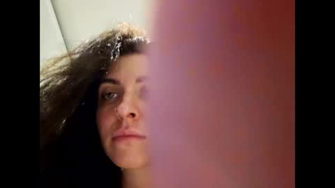 Snapshot of victorias_world chatting on 01-23-25, 08:57 Viktoria online show from 01-23-25, 08:57
