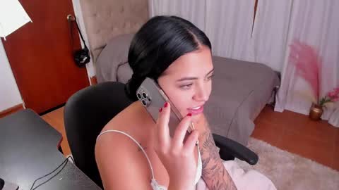 Snapshot of victoryyy__ chatting on 01-06-25, 09:11 V I C T O R I A online show from 01-06-25, 09:11