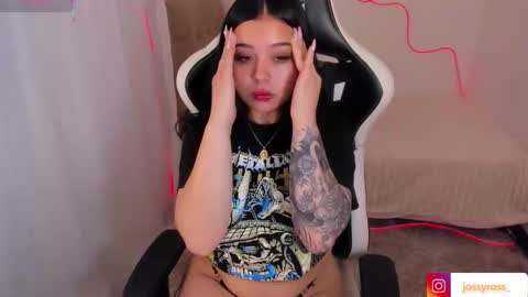 Snapshot of victoryyy__ chatting on 11-01-25, 08:00 V I C T O R I A online show from 11-01-25, 08:00