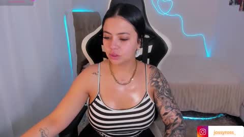 Snapshot of victoryyy__ chatting on 11-10-25, 07:02 V I C T O R I A online show from 11-10-25, 07:02