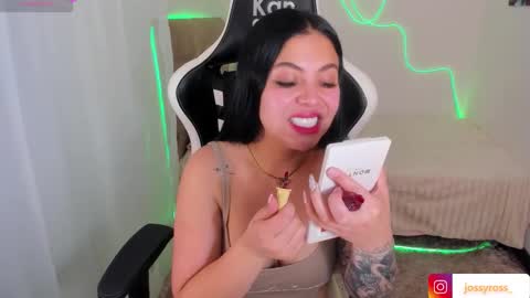 Snapshot of victoryyy__ chatting on 11-11-25, 07:03 V I C T O R I A online show from 11-11-25, 07:03